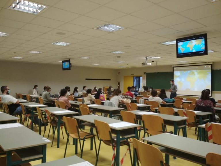 charla en la facultad de medicina