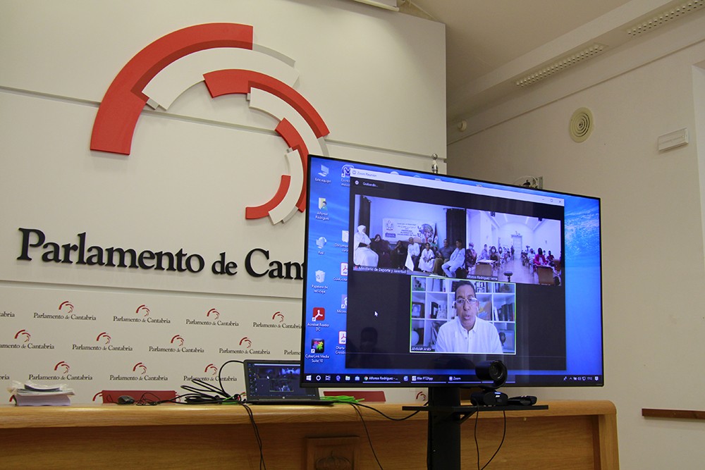 Encuentro en el Parlamento de Cantabria