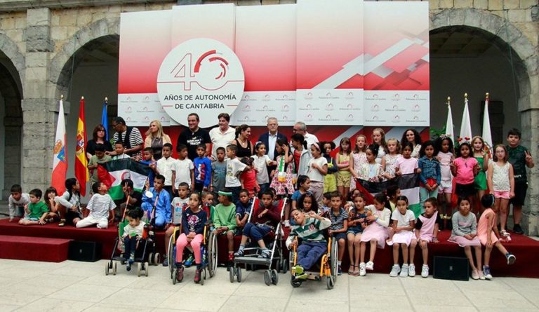 Foto Familia Parlamento de Cantabria Vacaciones en Paz 2022