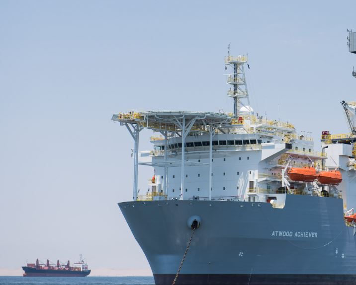 barco atracando en el sahara