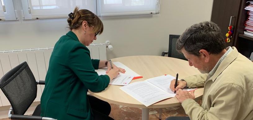 Momento de la firma convenio coopera