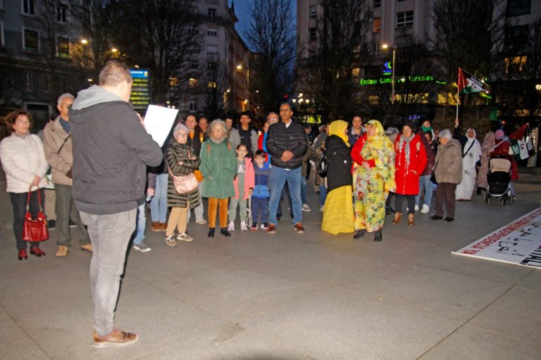 foto de la concentración en Santander
